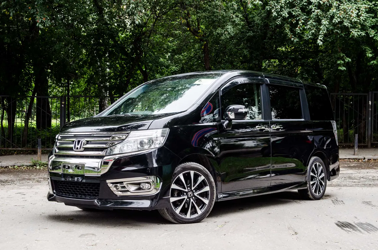 Honda StepWGN Spada 2016 с водителем в Тбилиси
