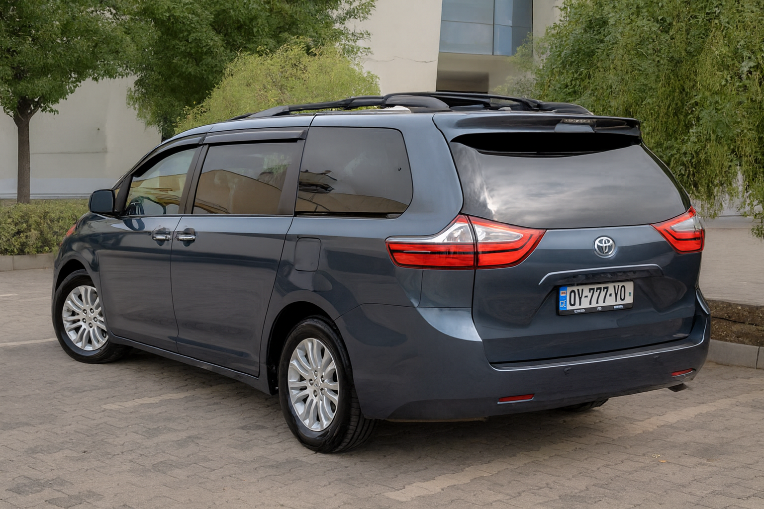 Elegant Travel Car 4